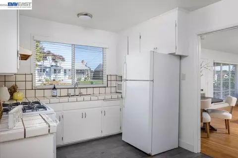 Kitchen - 2223 Lessley Ave, Castro Valley, CA 94546 photo 2 of 2