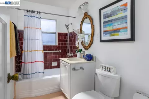 Bath - 2223 Lessley Ave, Castro Valley, CA 94546 photo 1 of 1