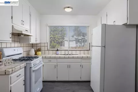 Kitchen - 2223 Lessley Ave, Castro Valley, CA 94546 photo 1 of 2