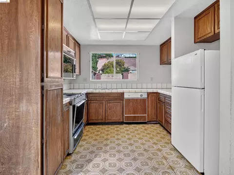 Kitchen - 44508 Japala Pl, Fremont, CA 94539 photo 2 of 5