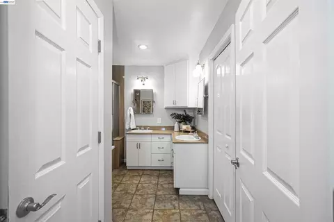Entry Way - 26700 Fairview Ave, Hayward, CA 94542 photo 3 of 4