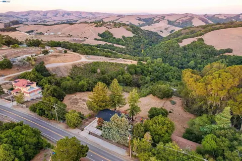 View/Area - 26700 Fairview Ave, Hayward, CA 94542 photo 2 of 3