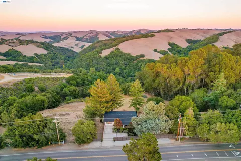 View/Area - 26700 Fairview Ave, Hayward, CA 94542 photo 1 of 3