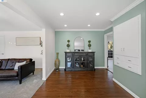 Entry Way - 26700 Fairview Ave, Hayward, CA 94542 photo 2 of 4