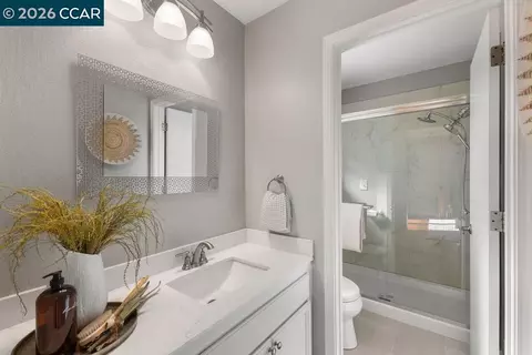 Bath - 3632 Dormer Ave, Concord, CA 94519 photo 2 of 3