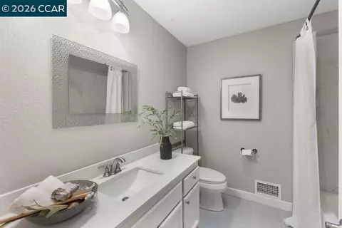 Bath - 3632 Dormer Ave, Concord, CA 94519 photo 1 of 3