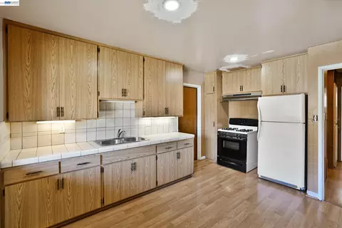 Kitchen - 35441 Roca Dr, Fremont, CA 94536 photo 2 of 2