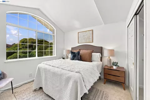 Bedroom - 32409 Seaside Dr, Union City, CA 94587 photo 4 of 4