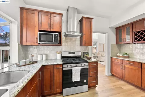 Kitchen - 32409 Seaside Dr, Union City, CA 94587 photo 2 of 5