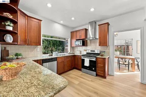 Kitchen - 32409 Seaside Dr, Union City, CA 94587 photo 5 of 5
