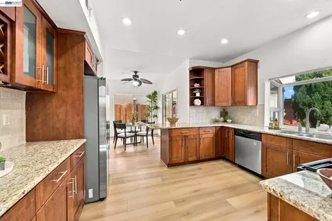 Kitchen - 32409 Seaside Dr, Union City, CA 94587 photo 1 of 5