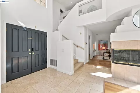 Entry Way - 32409 Seaside Dr, Union City, CA 94587 photo 2 of 6