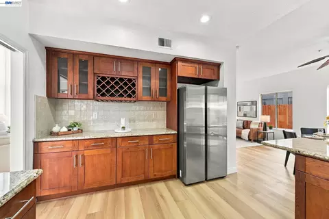 Kitchen - 32409 Seaside Dr, Union City, CA 94587 photo 3 of 5