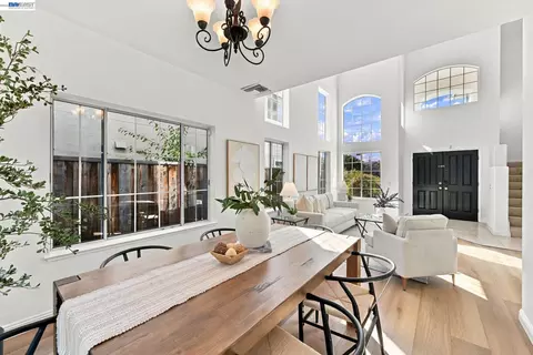 Dining - 32409 Seaside Dr, Union City, CA 94587 photo 1 of 5