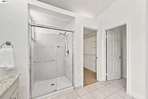 Bath - 32409 Seaside Dr, Union City, CA 94587 photo 4 of 6