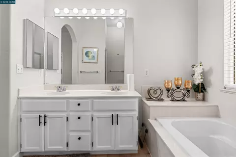 Bath - 2408 Amber Elm, Modesto, CA 95355 photo 3 of 3