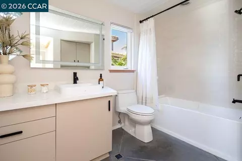 Bath - 1046 Amito Dr, Berkeley, CA 94705 photo 2 of 4
