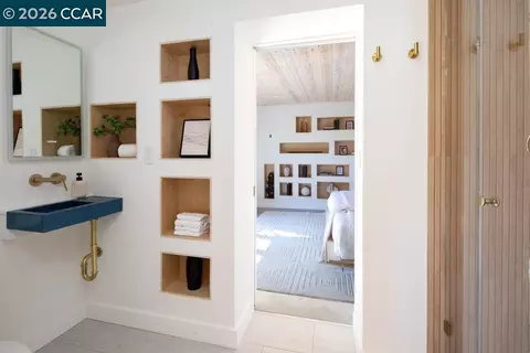 Bath - 1046 Amito Dr, Berkeley, CA 94705 photo 3 of 4