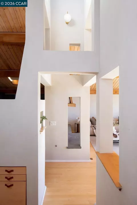 Entry Way - 1046 Amito Dr, Berkeley, CA 94705 photo 2 of 4