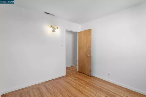 Bedroom - 1613 Manor Blvd, San Leandro, CA 94579 photo 4 of 5