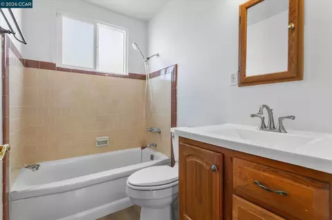Bath - 1613 Manor Blvd, San Leandro, CA 94579 photo 1 of 1