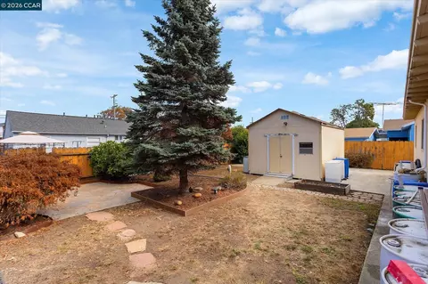 Exterior - 1613 Manor Blvd, San Leandro, CA 94579 photo 9 of 14