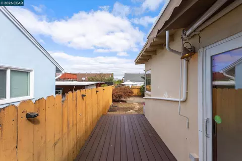 Exterior - 1613 Manor Blvd, San Leandro, CA 94579 photo 8 of 14