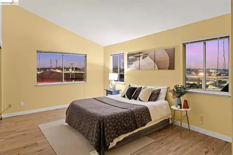 Bedroom - 104 Bridgeview Ct, Crockett, CA 94525 photo 2 of 4
