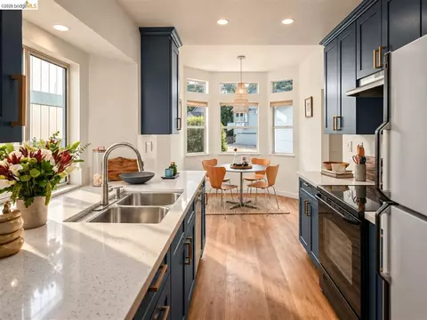 Kitchen - 104 Bridgeview Ct, Crockett, CA 94525 photo 1 of 4
