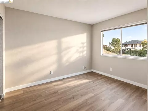 Bedroom - 104 Bridgeview Ct, Crockett, CA 94525 photo 3 of 4