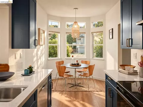 Kitchen - 104 Bridgeview Ct, Crockett, CA 94525 photo 3 of 4