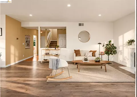 Living - 104 Bridgeview Ct, Crockett, CA 94525 photo 2 of 2