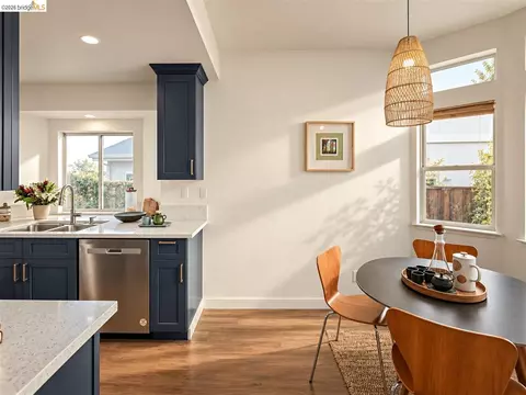 Kitchen - 104 Bridgeview Ct, Crockett, CA 94525 photo 4 of 4