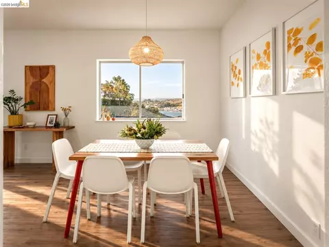 Dining - 104 Bridgeview Ct, Crockett, CA 94525 photo 2 of 3