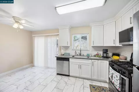 Kitchen - 15102 Ryhiner Ln, Lathrop, CA 95330 photo 3 of 4