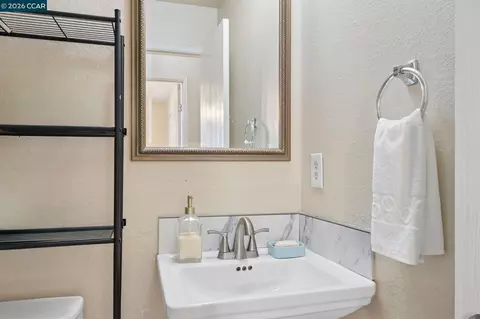 Bath - 15102 Ryhiner Ln, Lathrop, CA 95330 photo 4 of 4