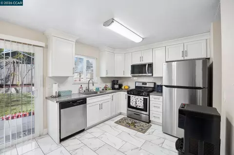 Kitchen - 15102 Ryhiner Ln, Lathrop, CA 95330 photo 2 of 4