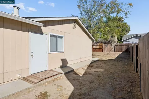 Exterior - 15102 Ryhiner Ln, Lathrop, CA 95330 photo 9 of 11