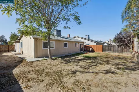 Exterior - 15102 Ryhiner Ln, Lathrop, CA 95330 photo 7 of 11