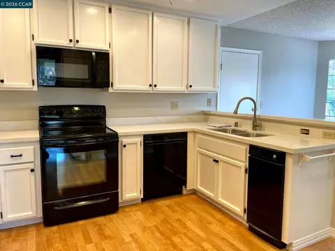 Kitchen - 2065 Echo Pl, San Ramon, CA 94582 photo 2 of 2
