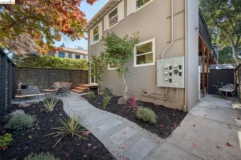 323 63rd St #D, Oakland, CA 94618