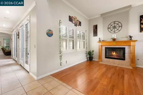 Entry Way - 1615 Laurelbrook Dr, Tracy, CA 95377 photo 2 of 6