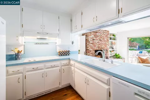 Kitchen - 1035 Upper Happy Valley Rd, Lafayette, CA 94549 photo 4 of 5