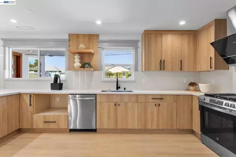 Kitchen - 4247 Gem Ave, Castro Valley, CA 94546 photo 8 of 11
