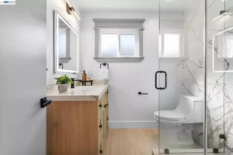 Bath - 4247 Gem Ave, Castro Valley, CA 94546 photo 8 of 10