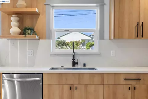 Kitchen - 4247 Gem Ave, Castro Valley, CA 94546 photo 9 of 11