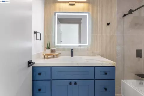 Bath - 4247 Gem Ave, Castro Valley, CA 94546 photo 5 of 10
