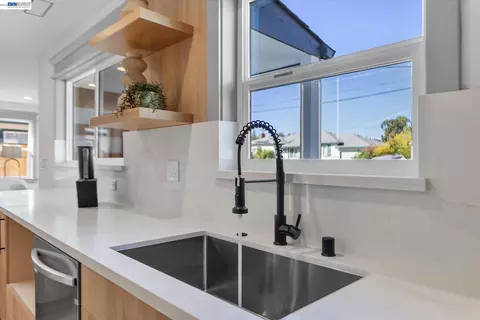 Kitchen - 4247 Gem Ave, Castro Valley, CA 94546 photo 10 of 11
