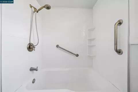 Bath - 111 Manor Dr, Bay Point, CA 94565 photo 3 of 3