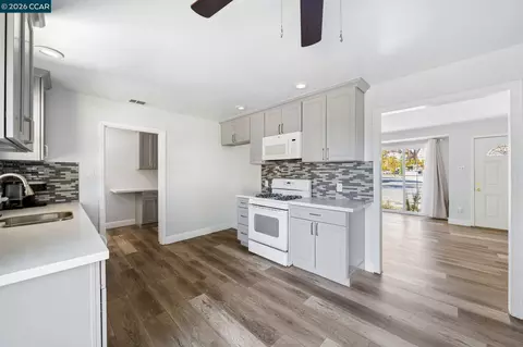 Kitchen - 111 Manor Dr, Bay Point, CA 94565 photo 4 of 4